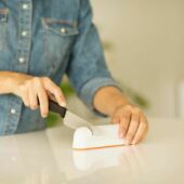 Kép 4/5 - Fiskars Roll-Sharp™ késélező, fehér 3