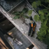 Kép 2/4 - Fiskars Solid™ metszőolló, mellévágó P321