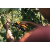 Kép 2/5 - Fiskars Plus™ metszőolló, rávágó P741