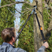 Kép 3/6 - Fiskars Solid L13 teleszkópos ágvágó, 53-83cm, 45mm