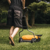 Kép 12/13 - Fiskars StaySharp™ Max kézi fűnyíró, 60 cm