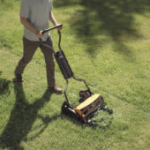 Kép 10/13 - Fiskars StaySharp™ Max kézi fűnyíró, 60 cm