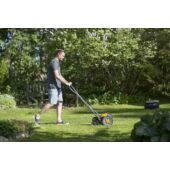 Kép 6/6 - Fiskars StaySharp™ Plus kézi fűnyíró, 61 cm