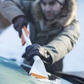 Kép 5/10 - Fiskars SnowXpert kefe és jégkaparó