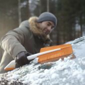 Kép 6/10 - Fiskars SnowXpert kefe és jégkaparó