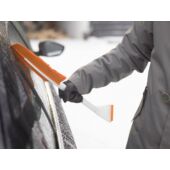 Kép 8/10 - Fiskars SnowXpert kefe és jégkaparó