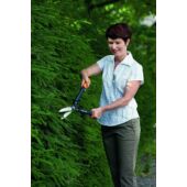 Kép 3/9 - Fiskars PowerGear  műanyag fogaskerekes sövénynyíró HS72