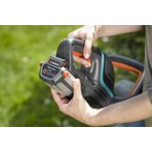 Kép 3/5 - Gardena Akkumulátoros sövénynyíró-készlet ComfortCut Li-18/50