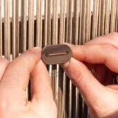 Kép 3/4 - Nortene Fixcane műanyag nádfonat rögzítéséhez, 26 db/csomag - 16 cm, barna