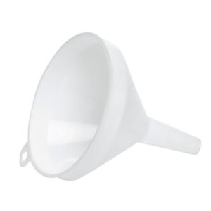 Műanyag tölcsér 22 cm