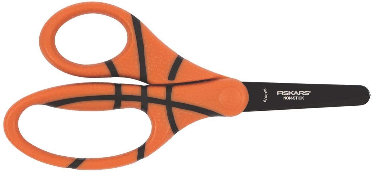 Fiskars gyerekolló kosárlabda motívummal, 13 cm