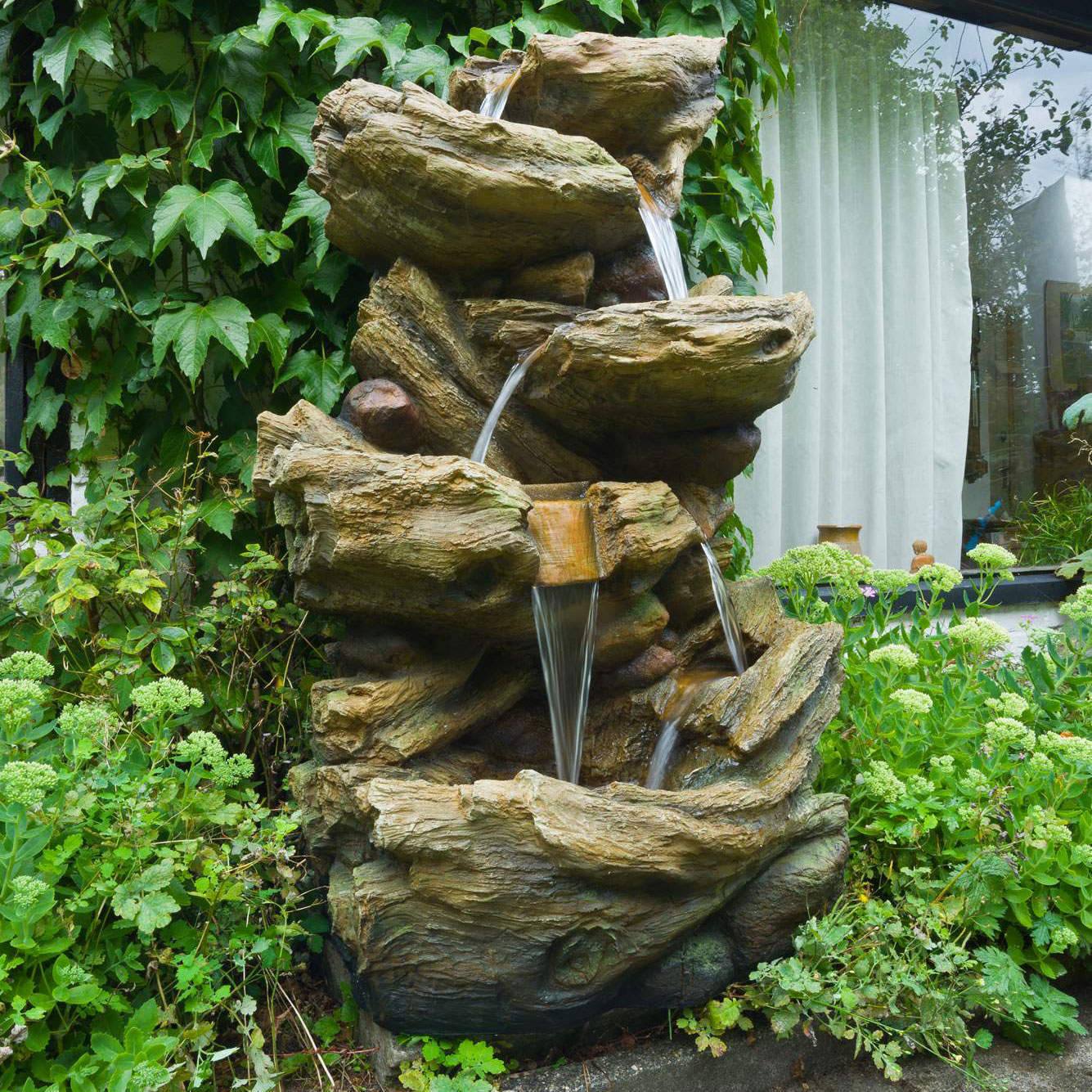 Ubbink Sedona fatörzs csobogó+Led világítás 134 x 77 x 55 cm